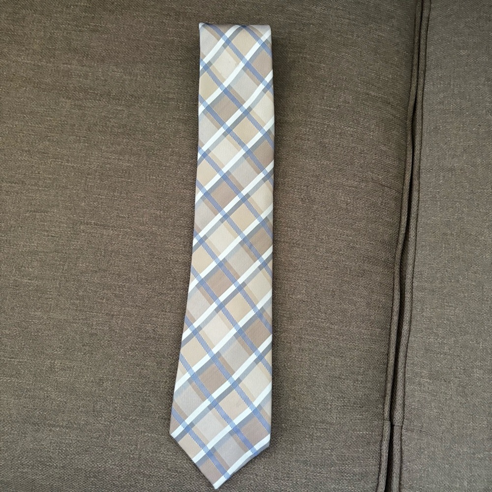 Geoffrey Beene 100% silk Classic Plaid Men's Tie Beige & Light Blue. INV25/504
